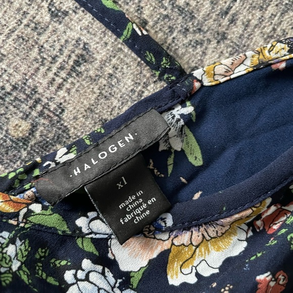 Halogen Top - Picture 2 of 3